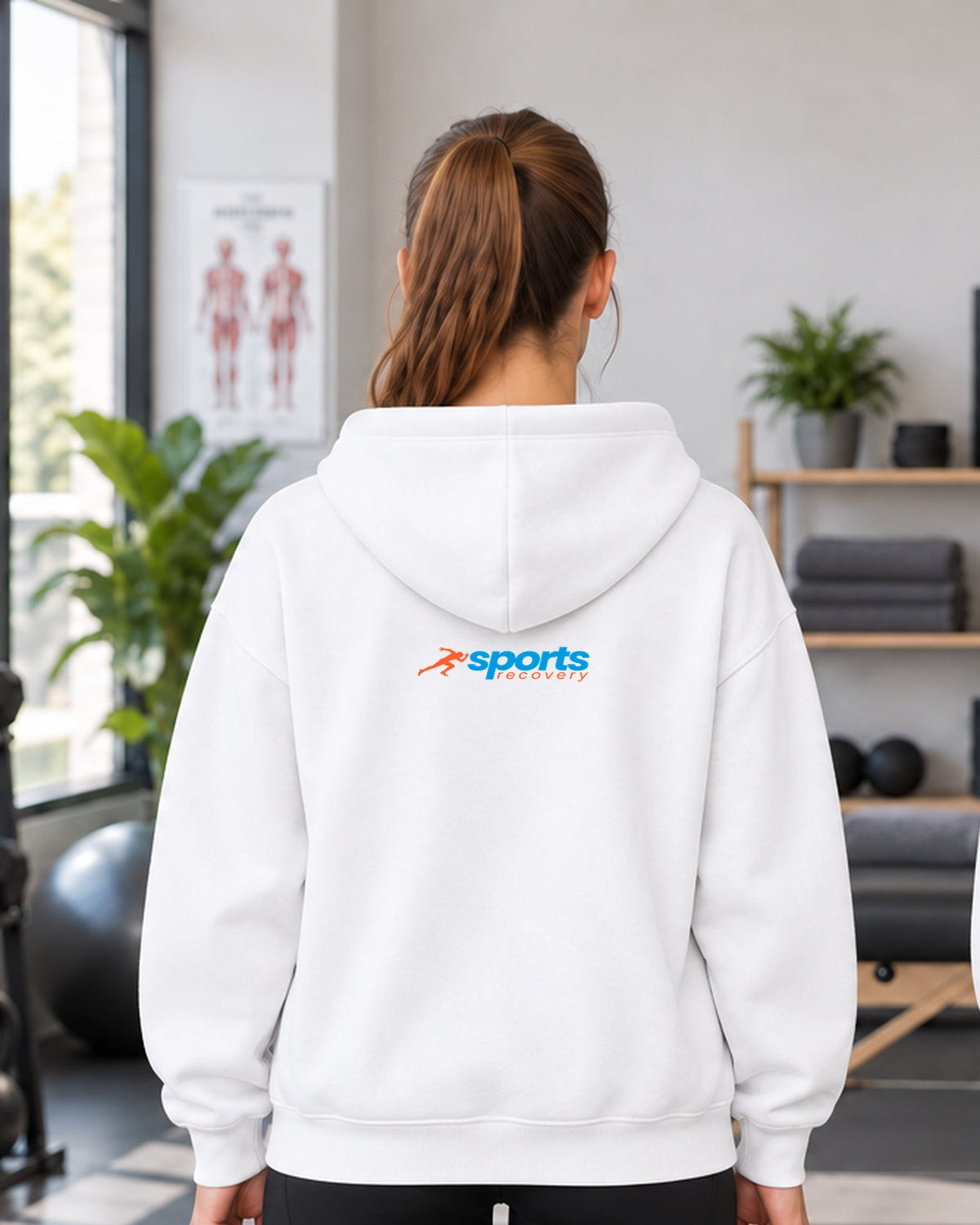 SPORTS RECOVERY 07 Beyaz Premium Oversize Hoodie — kadın manken arka görünüm