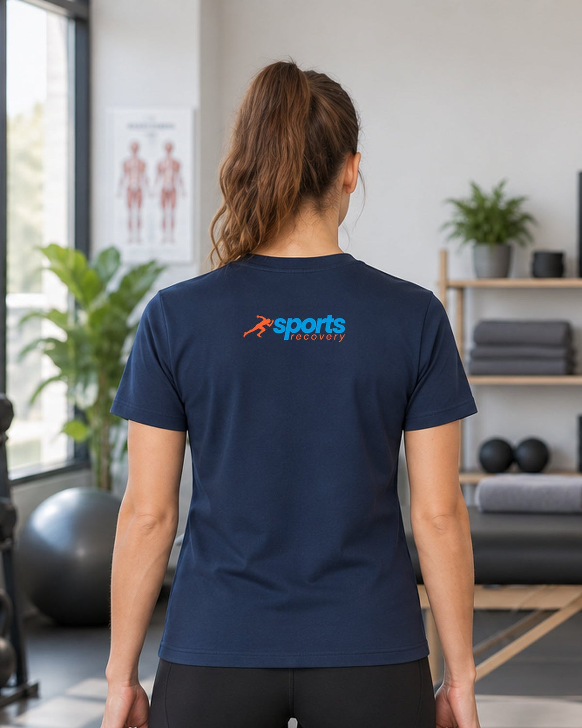 SPORTS RECOVERY 08 Lacivert Basic Tişört — kadın manken arka görünüm