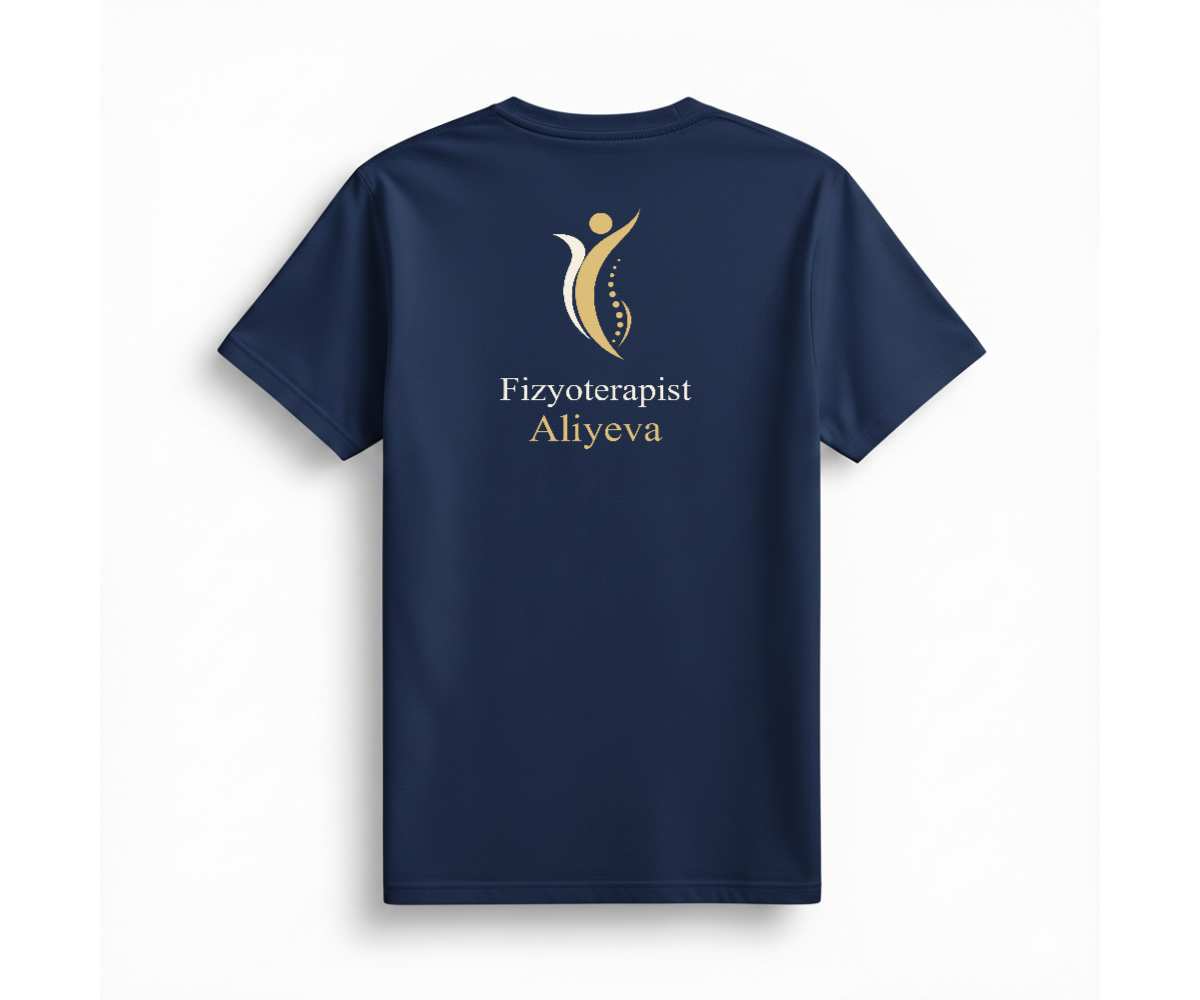 PT-DSG-3822 lacivert tişört, sırtta altın ve ivory Fizyoterapist Aliyeva logosu.