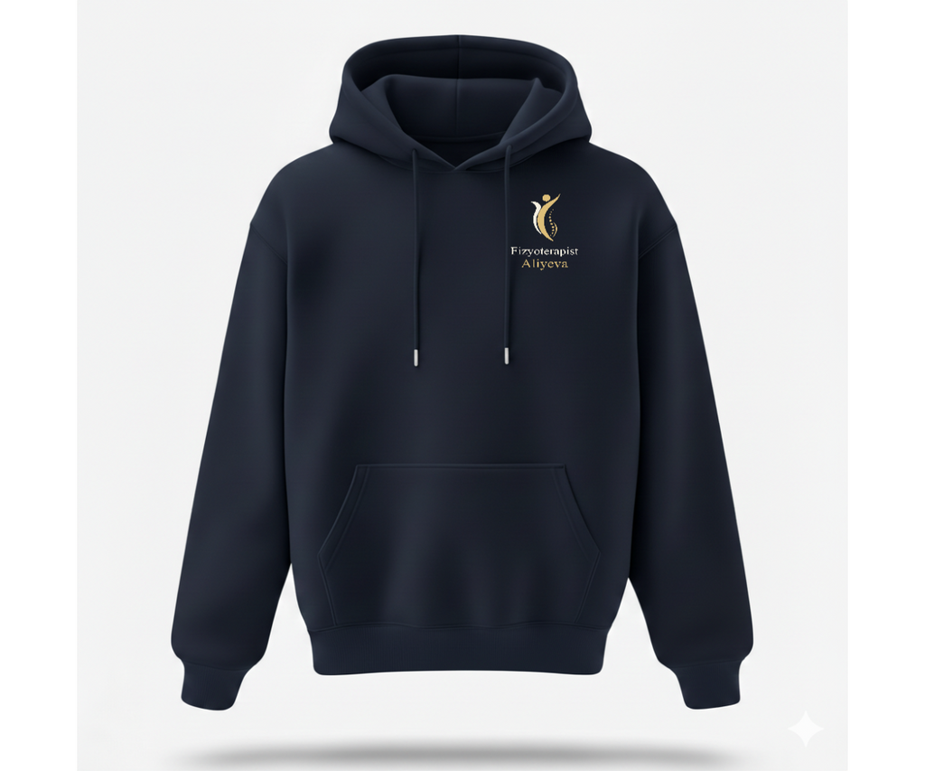 PT-DSG-3826 koyu renk hoodie, önde altın ve ivory Fizyoterapist Aliyeva logosu.