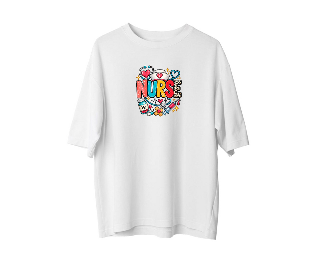 NURSE Pop Art — Premium Oversize Tişört, ön baskılı ürün görünümü