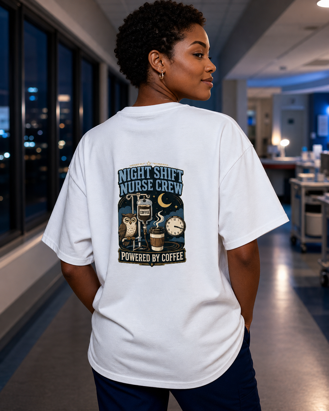 Night Shift Nurse Crew Basic kadın tişört, kadın model üzerinde arka baskı görünümü