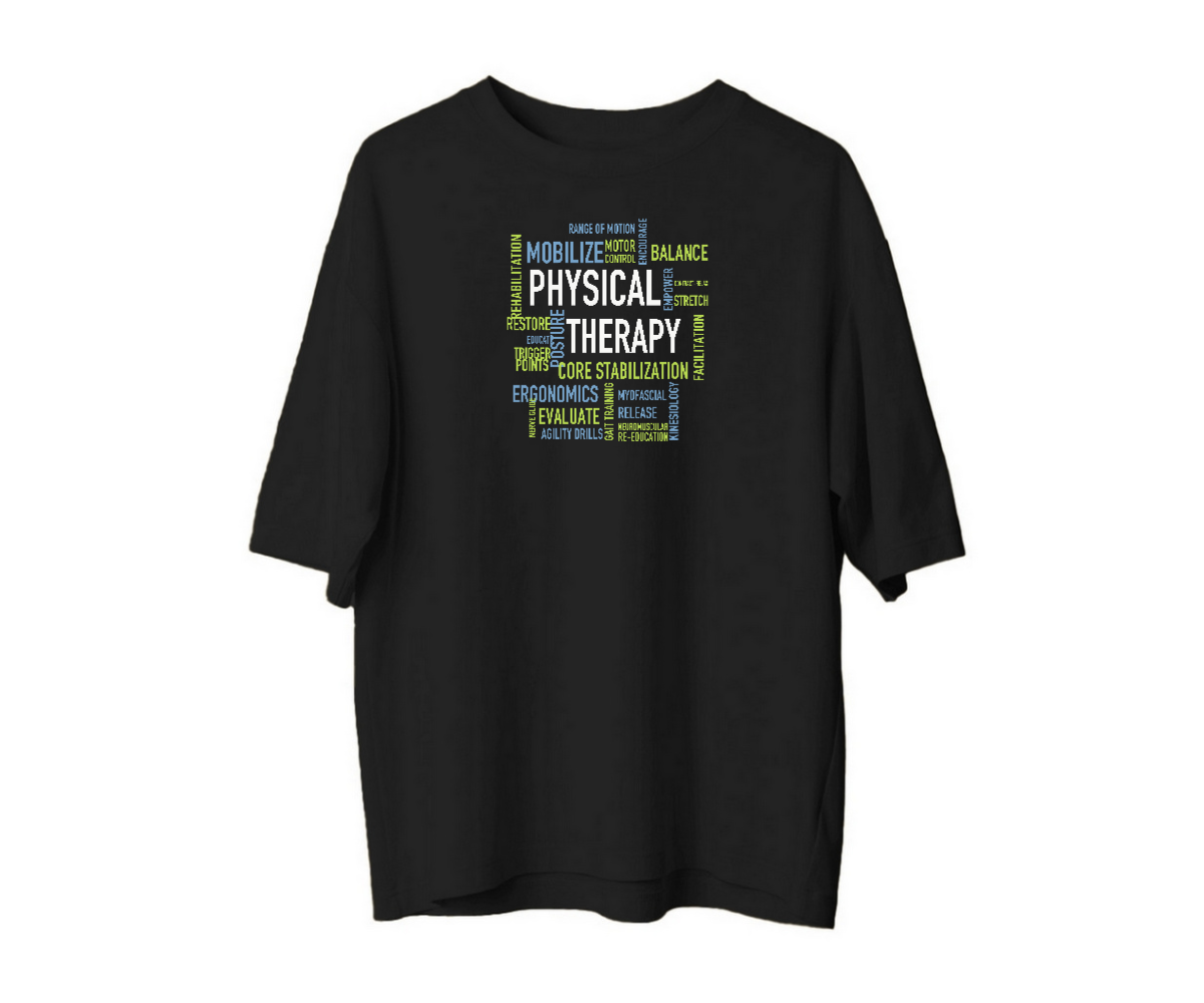 PT-DSG-3816 siyah kadın oversize tişörtün ön yüzü; beyaz, mavi ve yeşil Physical Therapy tipografisi.