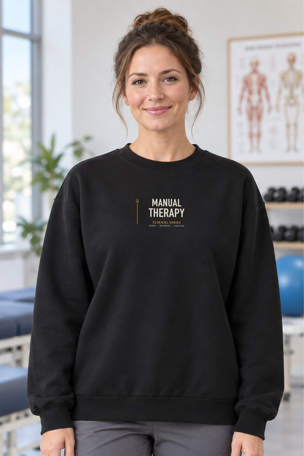 PT-DSG-3818 oversize kadın sweatshirtün ön baskısı, klinik ortamında kadın manken üzerinde