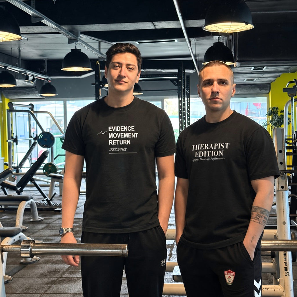 Bülent Ece ve FZT Ufuk, Therapist Edition ve Evidence Movement Return tişörtleriyle birlikte
